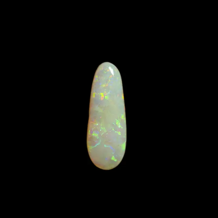 Opale naturelle australienne des mines de Coober Pedy, larme de 1,3 carat laiteuse à irisations vertes orangées brillantes
