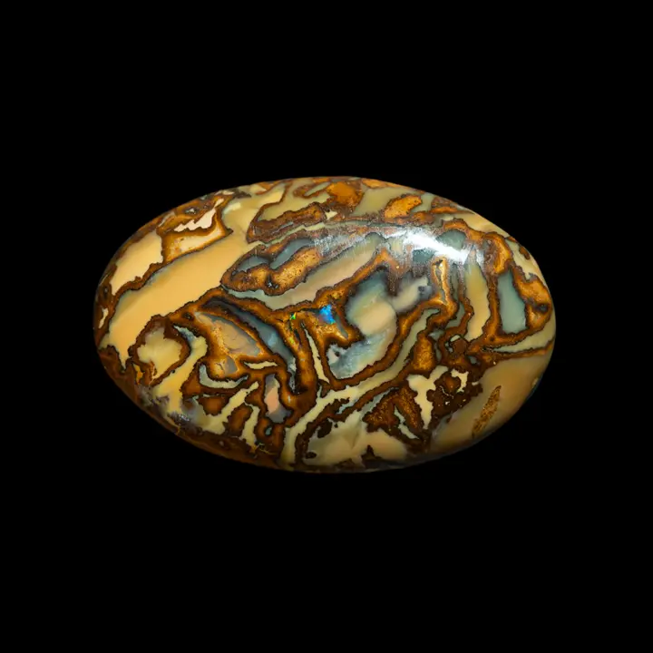 Opale naturel australienne des mines Koroit, cabochon ovale de 20,2 carats aux teintes douces crémeuses et soulignage ocre, le centre irisé change de couleurs du jaune au bleu, orange et vert