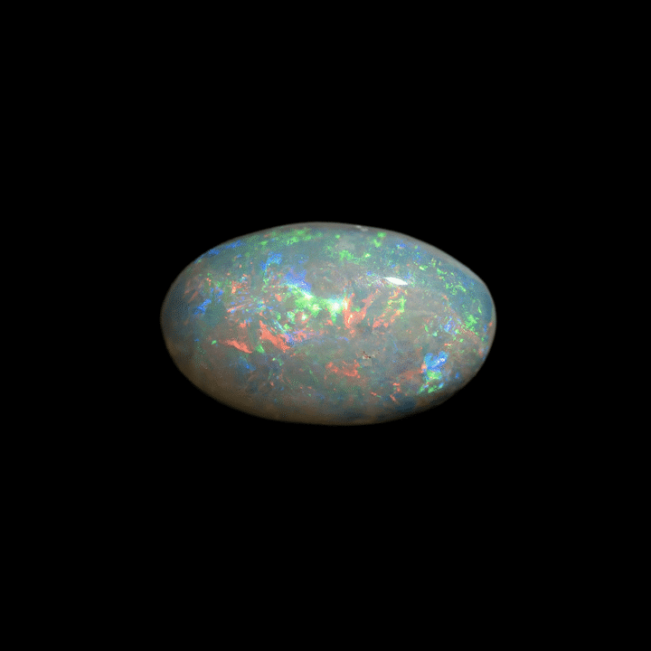 Opale naturelle australienne des mines de Coober Pedy, petit coquillage opalisé de forme ovale de 1,3 carat, sa matrice est très claire et ses brillances multicolorées
