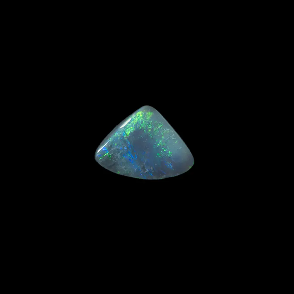 Triangle cristal d'opale noire vert-jaune (0,8 ct) – Image 3