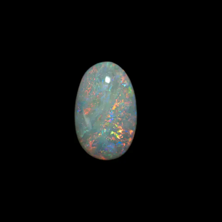 Opale naturelle blanche australienne des mines de Coober Pedy, cabochon ovale de 1,3 carat à brillances intenses multicolores en lignes d'arc en ciel