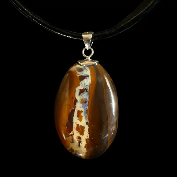 Natural Australian opal from the Koroit mines, 31 carats, mounted as a pendant on 925 silver, its original chain motif in the soft color of vanilla is entwined with ribbons of chocolate and caramel.