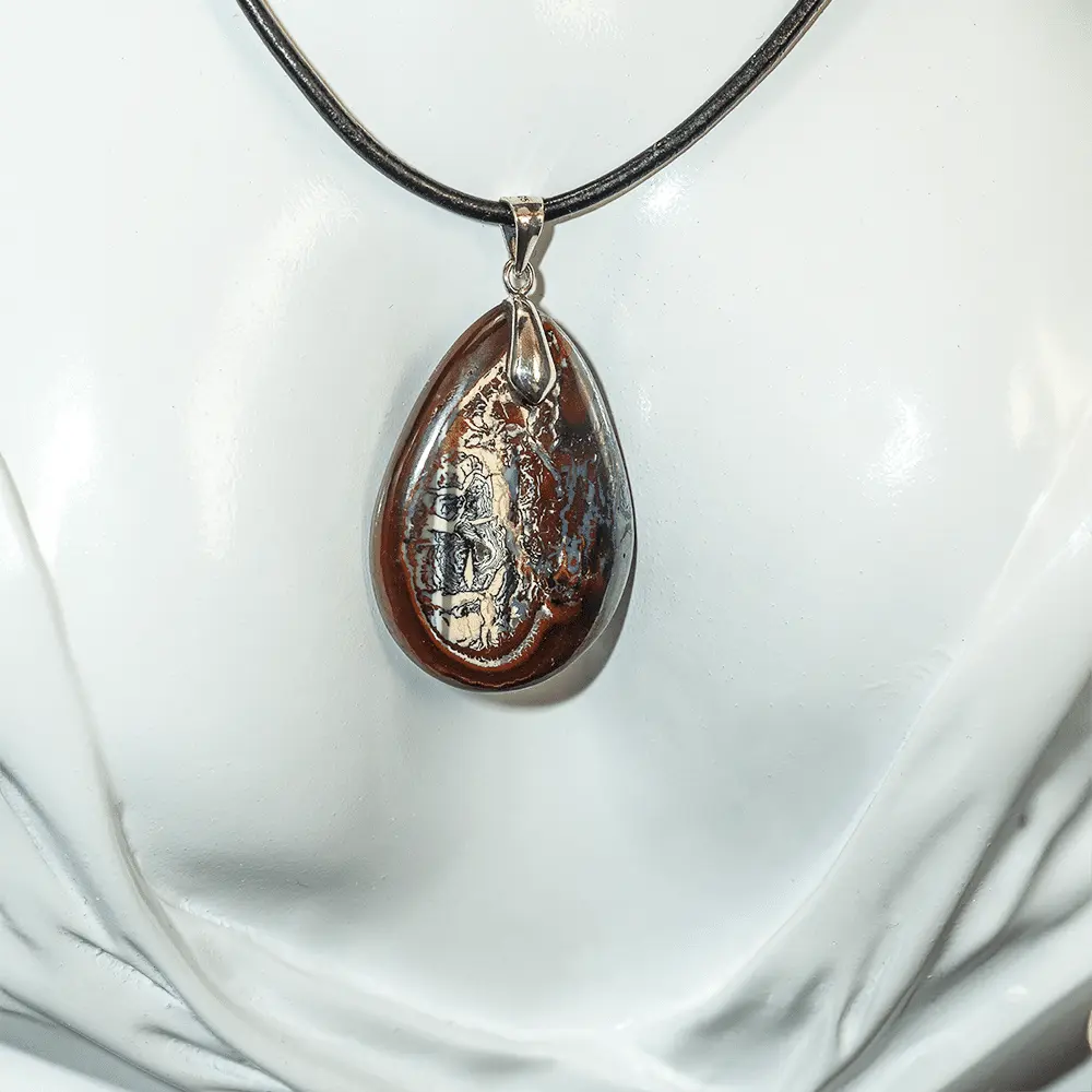 Snowy Koroit opal medallion - Image 2