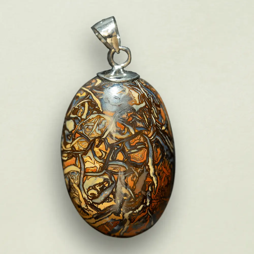 Hanging Koroit opal cabochon with variegated interlacing - Image 3