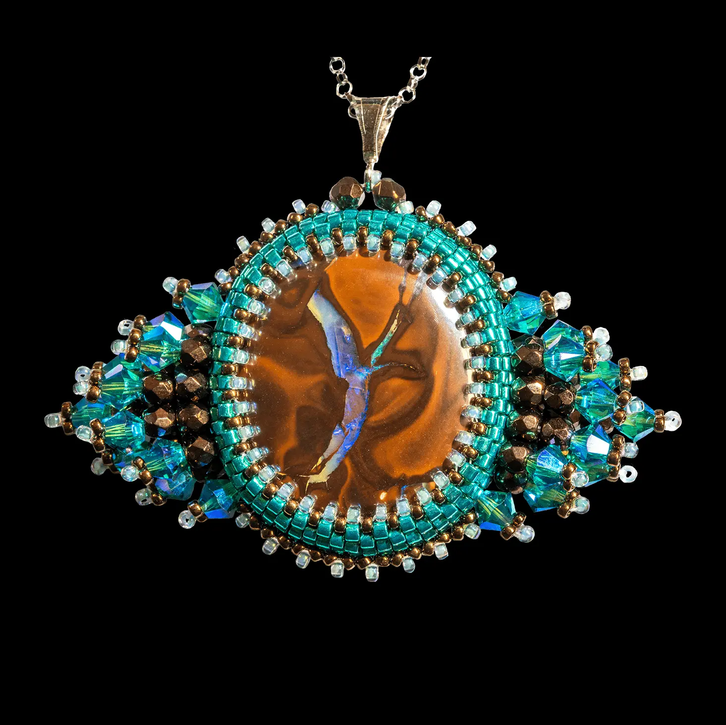 Oval Koroit opal cabochon in blue Y (46.2 cts) from the heart of Australia, set in a peyote stitch pattern with Miyuki Delicas glass beads, seed beads, faceted Bohemian glass beads, and Czech crystal spinner beads. 41 cm Jaseron chain, with a rhodium-plated 925 silver bail and clasp.