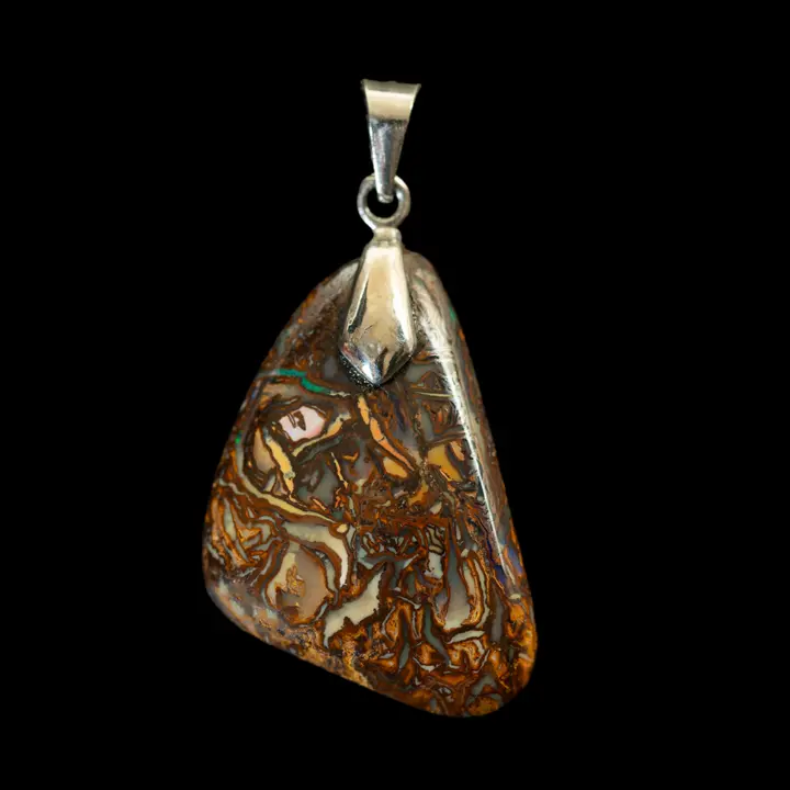 Natural Australian opal from the Koroit mines mounted in a silver925 pendant. A 26.2-carat triangular opal, polished on one side, with intermingled colored patterns, a white spot representing an eye and a green sheen. 
