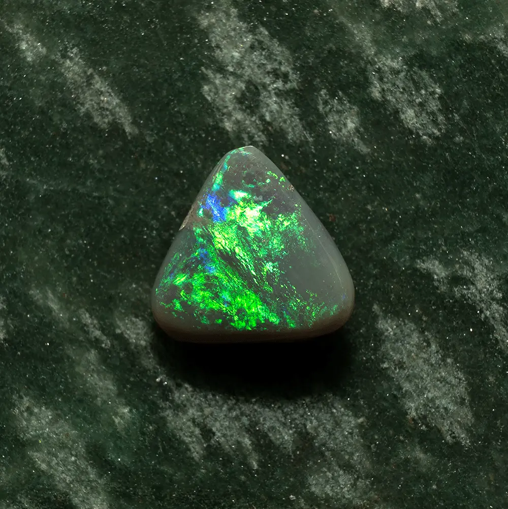 Triangle d'opale sombre vert pur (1,3 ct) – Image 3